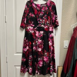 NWT Danny & Nicole Women's Dress Size 18